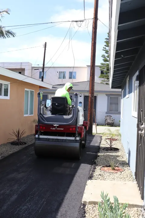 Asphalt & Concrete Projects, Los Angeles Area: driveways & walkways, photo 1