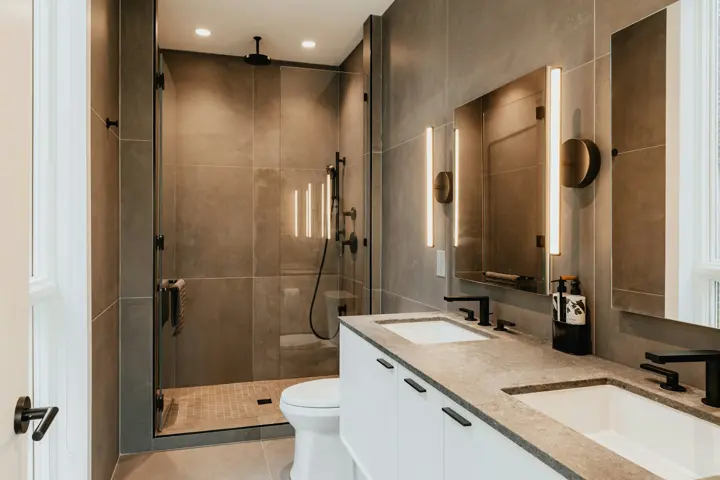 Bathroom remodeling example, photo 2