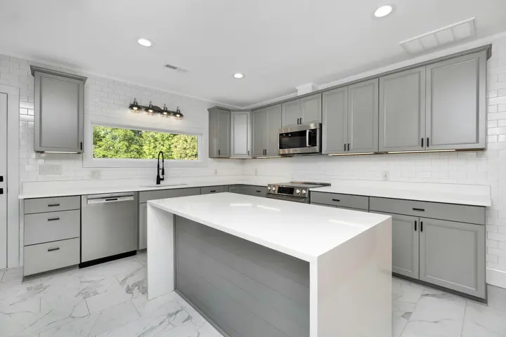 Kitchen remodeling example, photo 2