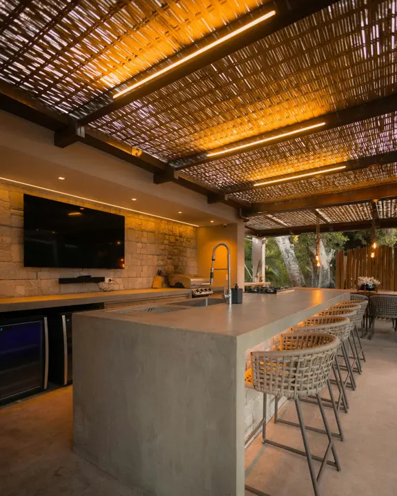Patios & backyard example, photo 9